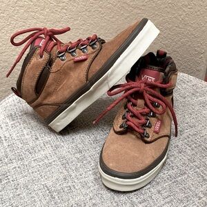 Vans Youth Suede boots..